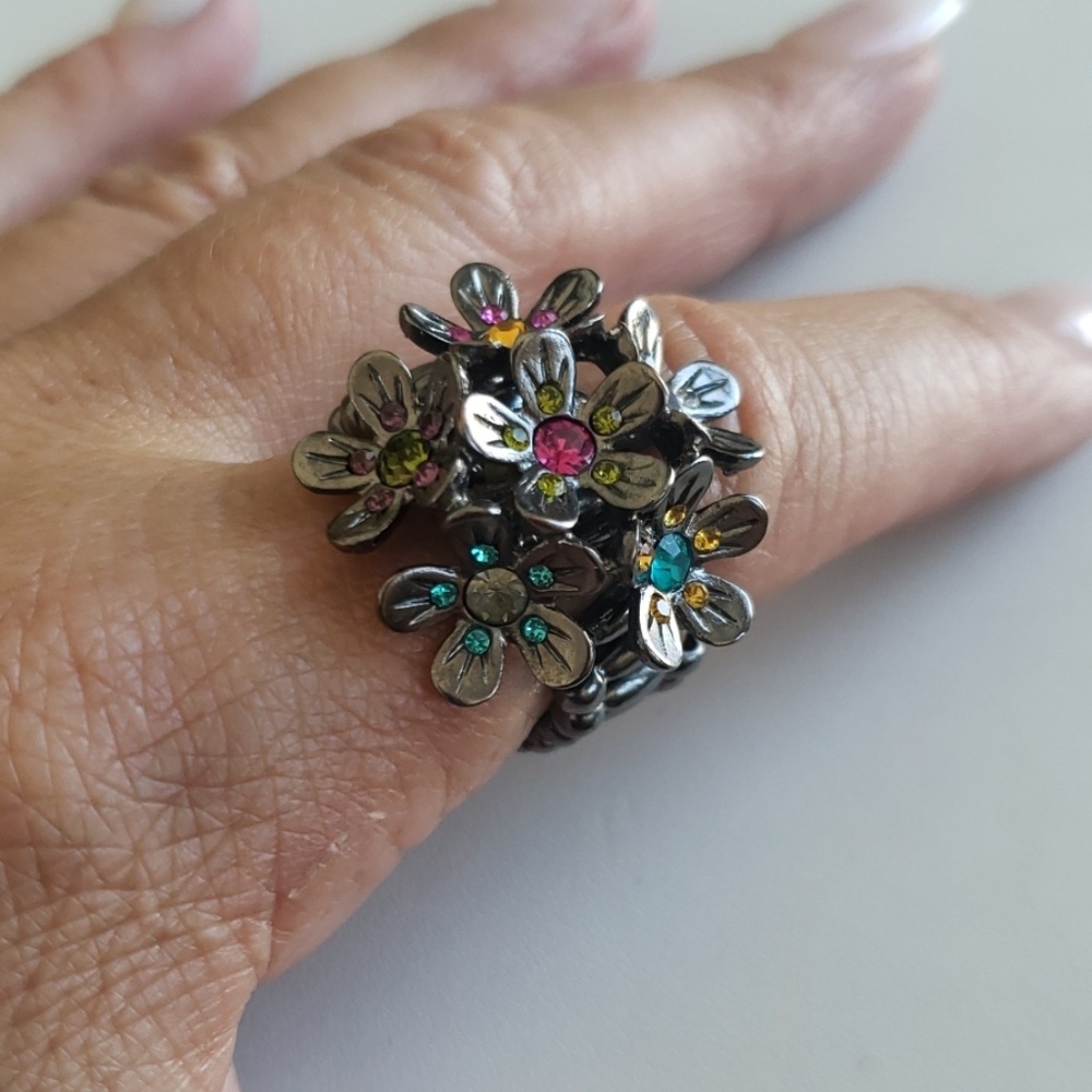 Flower stretch ring
